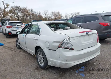 2010 Ford Fusion S z USA, uszkodzony, nr VIN 3FAHP0GA1AR118174